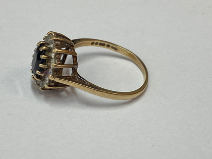 9CT GOLD RING with BLACK STONE size J