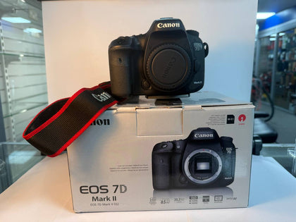 Canon EOS 7D Mark II WITH CHARGER + 2X BATT (boxed) **wythenshawe**