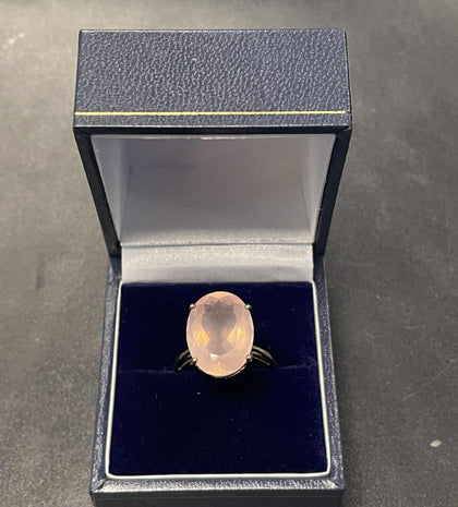 9CT Gold ring with pink stone