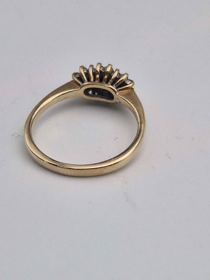 9ct Yellow Gold Cluster Ring With CZ Stones - Size O - 2.43 Grams