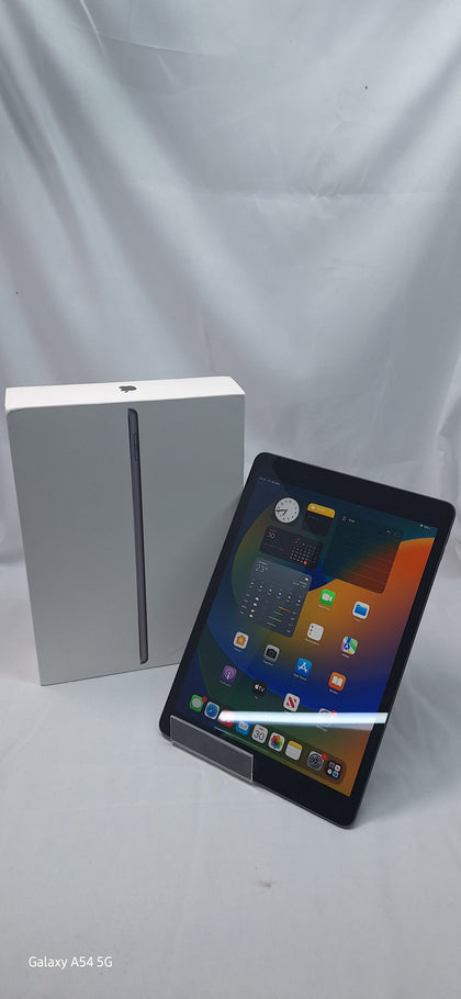 Apple iPad 10.2 (2021) 9th gen 64GB Wi-Fi space grey boxed 100% Batt health