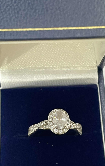 9ct gold ring -O