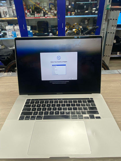 * MacBook Pro 16,1/i7-9750H/16GB/512GB SSD/5300M 4GB/16
