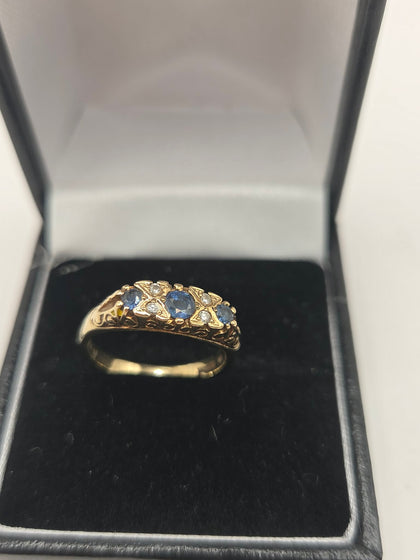 Hallmarked 9k Gold Womens Ring with blue stones , size M -3.1 grams