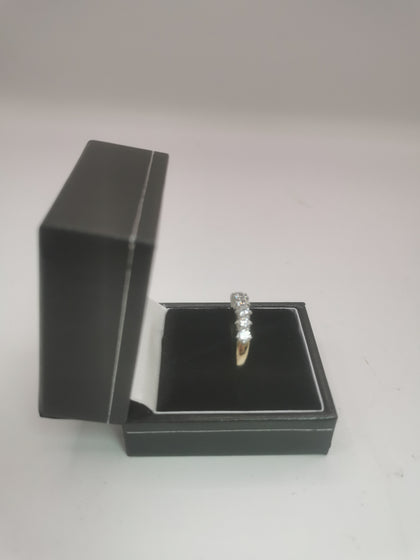 9K Gold Ring with Stones 3.2G Fully Hallmarked(375) and Tested Size U