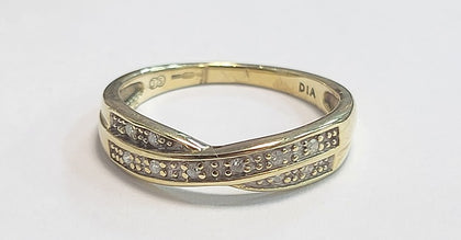 9ct Yellow Gold Ring With Clear Stones - 1.91G - Size L - Hallmarked