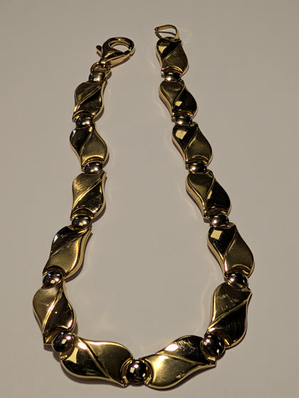 14ct Gold Curved Link 8