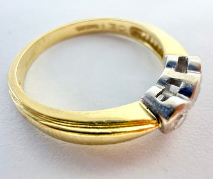 18ct yellow gold three stone diamond ring size O