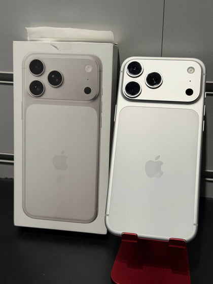 Apple iPhone 17 Pro Max (A3526) 1TB Silver, Unlocked ** LIKE NEW APPLE WARRANTY **