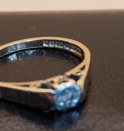 9ct Yellow Gold Ring  With Clear Stone - 1.76G - Size L. Hallmarked