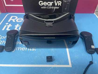 Samsung Gear VR SM R324 with Controller in Box Powered by Oculus.