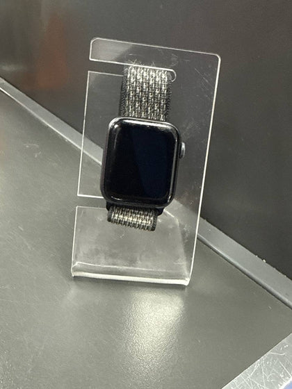 Watch Series 6 (Cellular)  SCRATCHED FACE W/charger