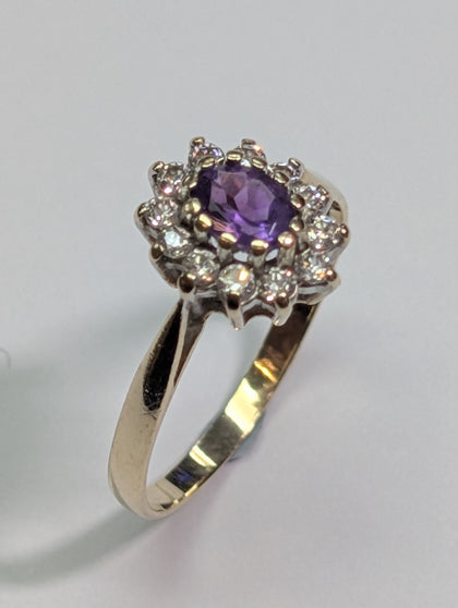 9ct gold ring with purple centre stone