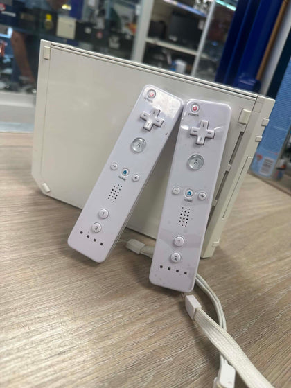 Wii Console - White - 2 controllers