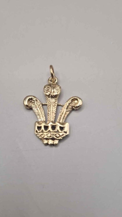 Solid 9ct Yellow Gold Prince of Wales ‘Cymru’ Three Feathers Pendant - 3.70 Grams