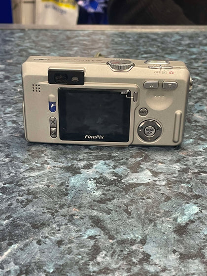 FUJI FINEPIX DIGITAL CAMERA