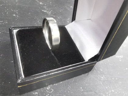 9K White Gold Ring, 5.26g, Hallmarked 375 and Tested, Size: U.