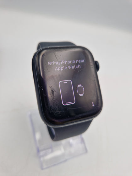 **DEAL** Apple Series 9 Watch GPS Midnight Aluminium with black rubber strap boxed (scratches on face)