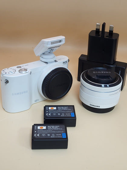 Samsung Nx1100 20.3mp Digital Camera Outfit -  20-50mm Pearlescent White