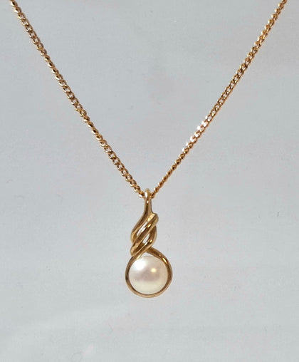 9 Carat Gold Chain + Pendant