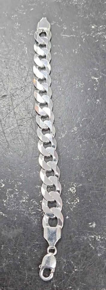 New silver bracelet (925) weight 42.91g, length 8