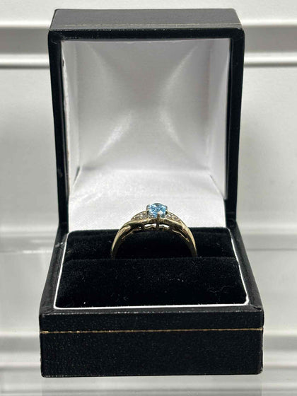 Ring with a light blue stone 2.7g 9ct GOLD with box in excellent condition