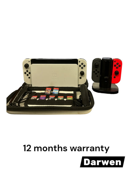 Nintendo Switch OLED Bundle - 7 games + joycons + Charging station
