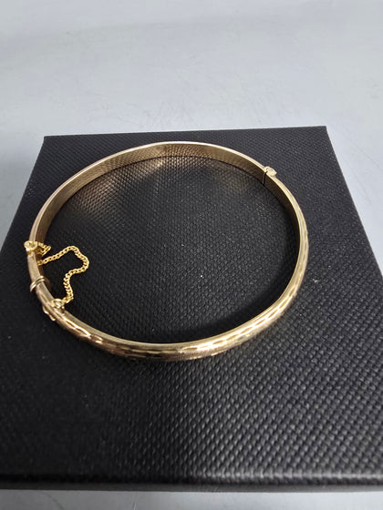 9ct Gold Bracelet fixed 375 6.5G 2.25'' in diameter