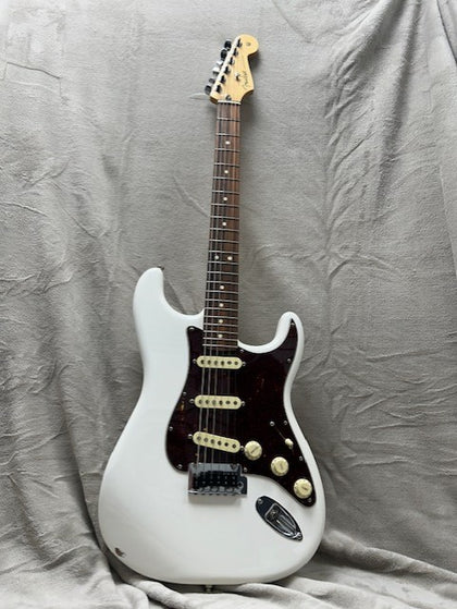 SQUIER FENDER STRATOCASTER WHITE MADE IN MEXICO **UNBOXED**