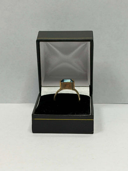 9ct Gold Ring, C/Z Blue Stone ( Size Q) 4.2g - ** Hallmarked **