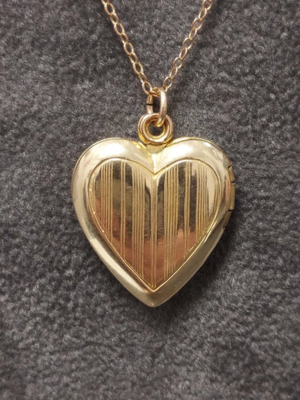 Vargas Vintage V20-10k Gold Filled WW2 Sweetheart Locket Necklace