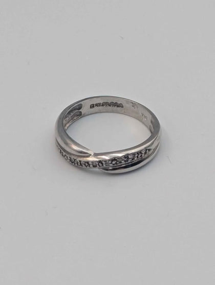 9ct White Gold Ladies Ring With 0.04ct Diamond - Size M - 2.87 Grams