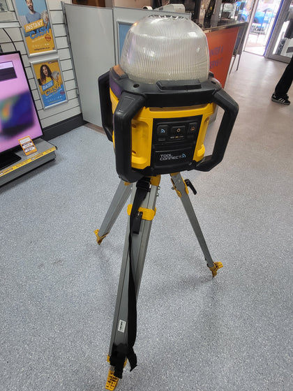 DeWalt DCL074 18V XR Tool Connect Area Light - Battery & DE0736 Tripod