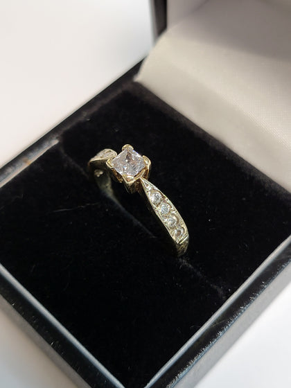 9ct Yellow Gold and CZ Ring - Size N - 2.34g - Hallmarked