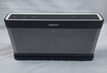 Bose soundlink series 3 Bluetooth speaker with dock and power lead unboxed