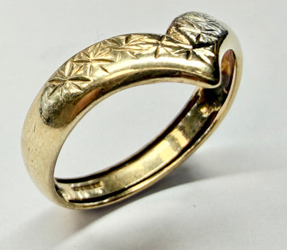 9ct gold wishbone ring size M 1/2