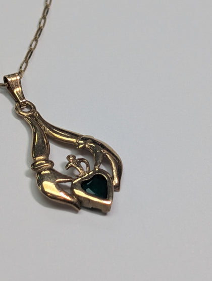 9CT GOLD CLADDAGH PENDANT WITH 9CT GOLD CHAIN PRESTON STORE