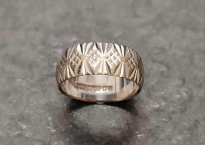 18ct White Gold Patterned 5mm Wedding Band - Size I