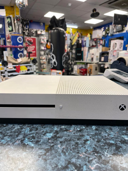 Xbox One S - 1tb.