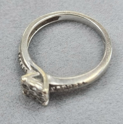 9ct White Gold Diamond Ring - Size K