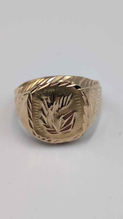 18CT Yellow Gold Mens Signet Ring With Engraved Pattern - 3.58 Grams - Size S