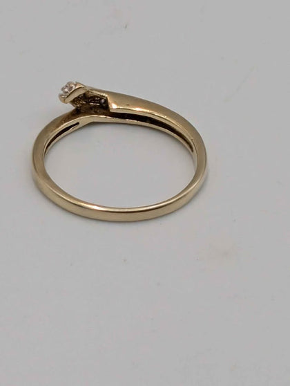 9ct Yellow Gold 0.03ct Diamond Set Crossover Twist Ring - Size N - 1.89 Grams