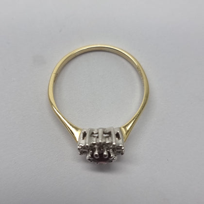 18ct Gold Garnet & 0.22ct Diamond Cluster Head Ring - Size P (RRP £1100).