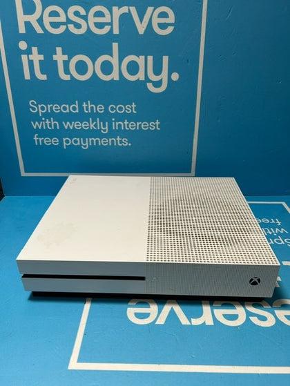 Xbox One S - 500GB.