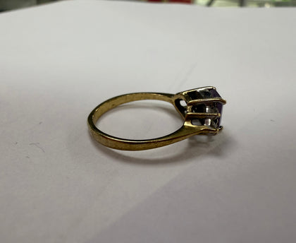 9CT GOLD RING WITH PURPLE/CLEAR STONES SIZE J 1/2 LEYLAND STORE