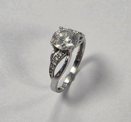 9ct White Gold Cz Ring - size I 1/2