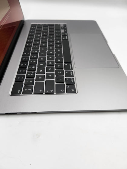 Apple MacBook Air with M2 Boxed