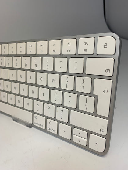 Apple Magic Keyboard (A2450)