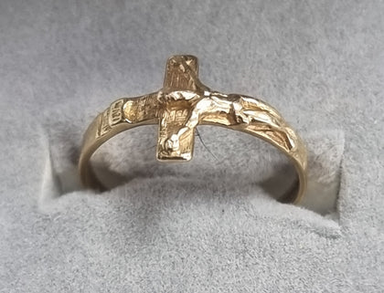 9ct Gold Cross Ring Size O1/2