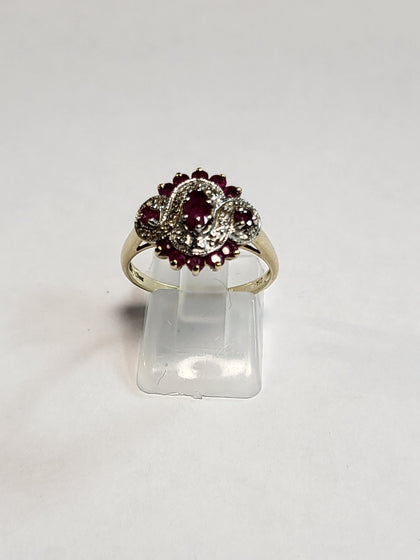 9CT Yellow Gold Ring with Red & Diamond (not carated) Stones - Size P - 3.14g - Hallmarked